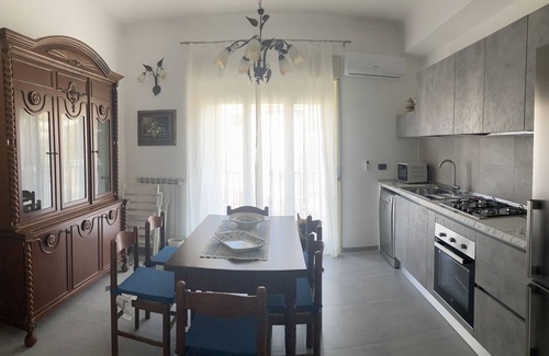 Aci Castello Apartamento | Acicastello Center. WiFi, Air Conditioning, 2 Baths