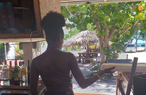 Nassau Apartamento | Experience the Real Bahamas, 10 mins from the Airport, On the Beach