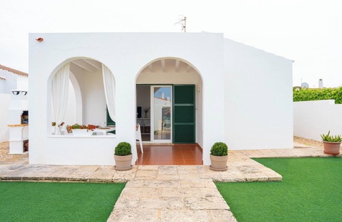 Cap d'Artrutx Chalet De Esquí | ACOGEDOR APARTAMENTO EN CALAN BOSCH CON PISCINA COMUNITARIA