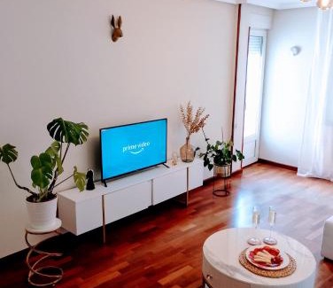 Oviedo City Centre Apartamento | Acogedor apartamento a un paso de Gascona con WiFi Netflix Disney Plus y Prime gratis by M&N's House