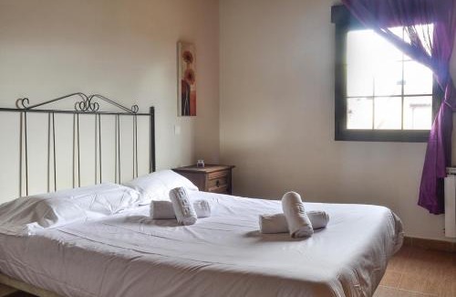 Navas de San Antonio Apartamento | Acogedora con Jardín y Chimenea by CABANA Rentals