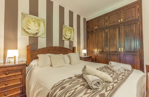 Lloseta Chalet De Esquí | Acogedora finca con piscina