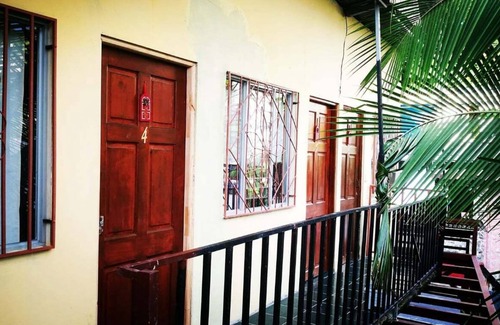 Quepos Cabina | ¡Acogedora habitación privada en el corazón de Quepos!
