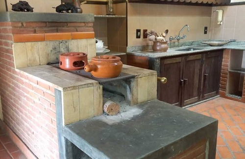 Piedade Casa | Acomodações Aconchegantes, Salão Gourmet, Piscina, Muito Verde e Tranquilidade