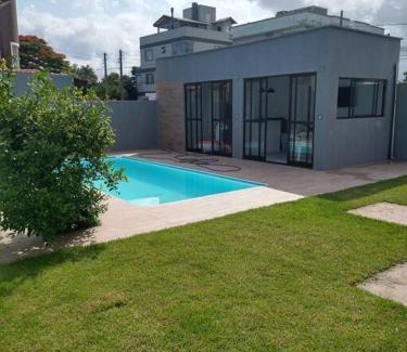 Campo d'Aviacao Casa | Aconchegante casa de Madeira com linda área lazer!