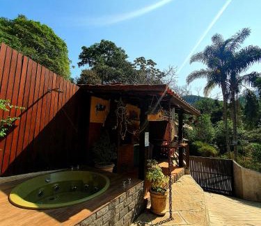 Itaipava Casa | Aconchego de Itaipava - casa de 3 quartos, equipada, área kids, jacuzzi, pet friendly, churrasqueira, em meio a Natureza e próximo ao centro do bairro