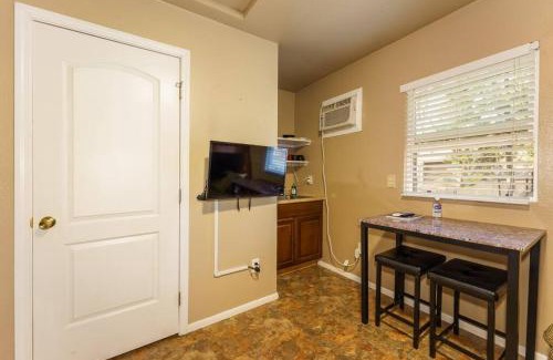 Oakhurst Casa | Acorn Cottage - Hidden gem in green heaven, getaway to Bass Lake & Yosemite
