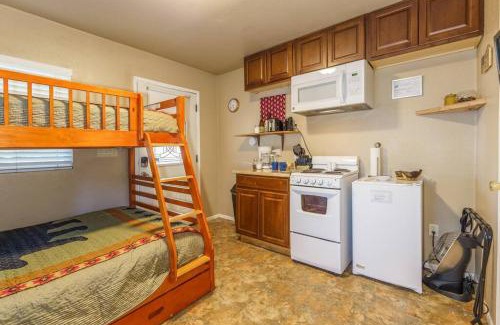 Oakhurst Casa | Acorn Cottage - Hidden gem in green heaven, getaway to Bass Lake & Yosemite