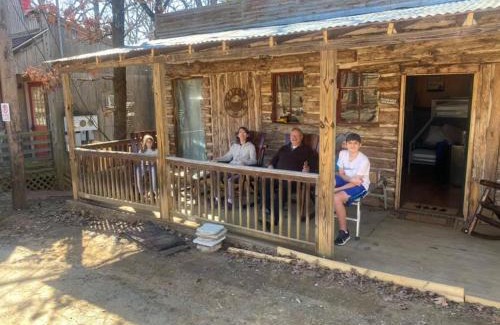 Canton Casa | Acorn Hideaways Canton Old West Bunkhouse for 9 - Trail's End Corral