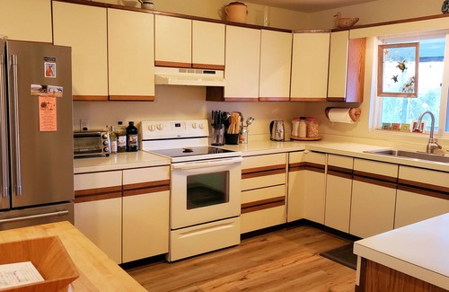 Piney Island Casa | Acorn - Nice home in great location. Big porch. -LINENS AND TOWELS PROVIDED