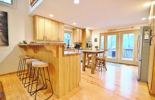 Basye Cabina | Acorn Ridge: Modern Shenandoah Mountain 4 Bedroom 4 Bathroom, Firepit, Theater