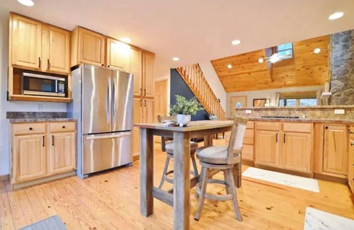 Basye Cabina | Acorn Ridge: Modern Shenandoah Mountain 4 Bedroom 4 Bathroom, Firepit, Theater