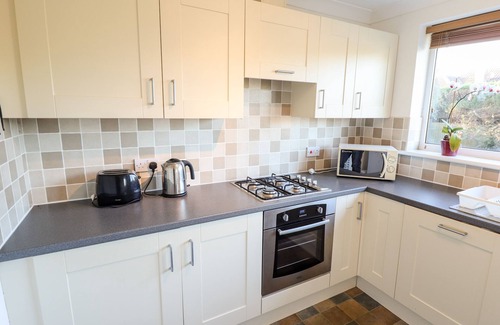 Sandilands Cabaña | ACRE VIEW, pet friendly, country holiday cottage in Sutton-On-Sea