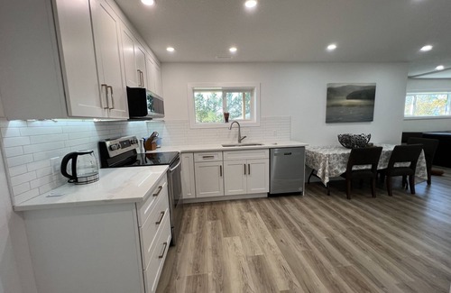 Red Deer Casa | Acreage Retreat on City Boundary