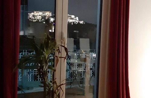 Psirri Apartamento | ¡Apartamento de dos habitaciones en el corazón de Atenas con vistas a la Acrópolis!