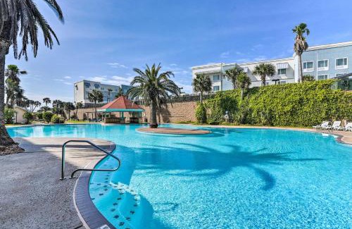 Galveston Apartamento | Across From Beach Resort-Style Galveston Condo