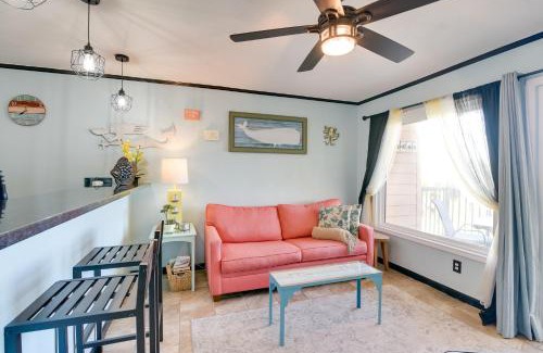 Galveston Apartamento | Across From Beach Resort-Style Galveston Condo