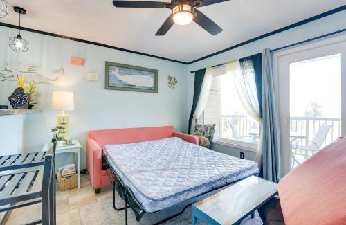 Galveston Apartamento | Across From Beach Resort-Style Galveston Condo
