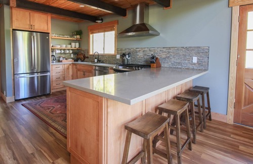 Arnold Cabina | Across from Blue Lake Springs Pool! Private Hot Tub, EV charger, Pets Ok!