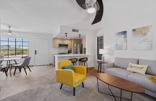 Fountain Hills Condominio | Across from Fountain, Hiking, Dining. Mountain VIEWS!