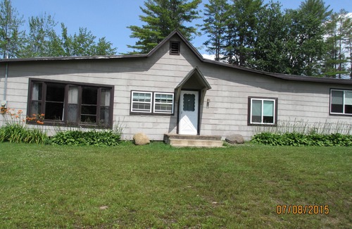 Broadalbin Casa | Al otro lado de la isla de arena en el gran lago Sacandaga
