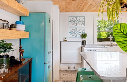 Leamington Casa | Across From Seacliff Beach & Park...The Perfect Lake getaway