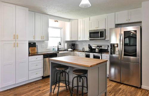 Williamstown Casa | Across from the Ark - Sleeps 8