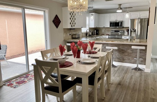 The Villages Casa | Across from Tierra del Sol pub, pool, sports & golf!