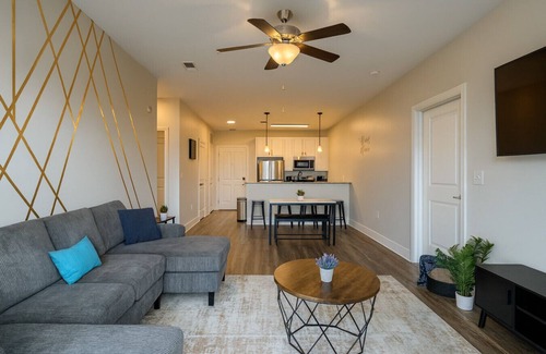 Glen Iris Apartamento | Across from UAB | Spacious 2BR Retreat 3b