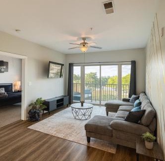Glen Iris Apartamento | Across from UAB Spacious 2BR Retreat 2nd