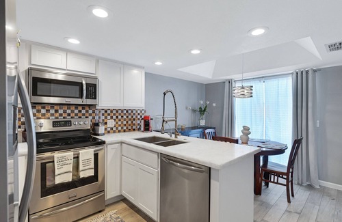 Fountain Hills Casa | Across the street from the Fountain park area. 2 master suits, hot tub, pool