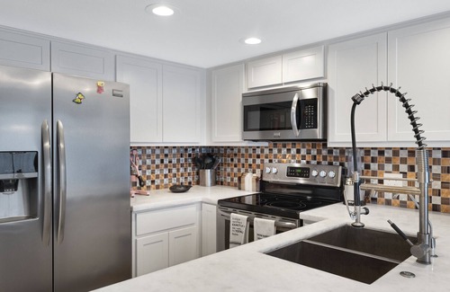 Fountain Hills Casa | Across the street from the Fountain park area. 2 master suits, hot tub, pool
