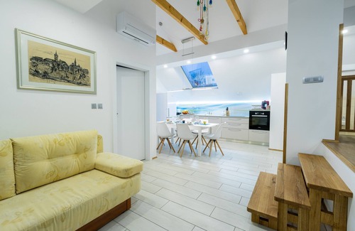 Metlika Casa | ACTIVE-FAMILY-HOLIDAYS, POOL, near KOLPA RIVER, Whole House, up to 12 person