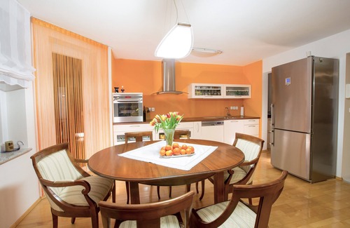 Metlika Casa | ACTIVE-FAMILY-HOLIDAYS, POOL, near KOLPA RIVER, Whole House, up to 12 person