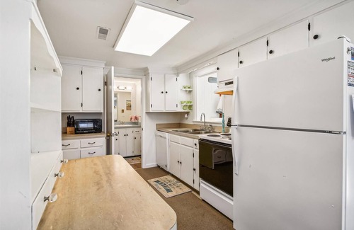 Bethany Beach Cabaña | Activities included up to $300 FREE PER WEEK!! NEW LISTING 2024! Walk to the Beach! Family friendly comfy & cozy Bethany Beach vacation home with all the cottage charm imaginable!