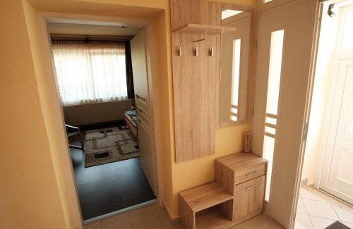 Sarvar Apartamento | Adél Apartman