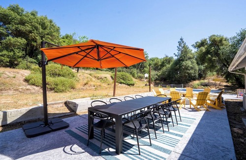 Oakhurst Casa | ADA Accessible! Pickleball, BBQ, Fire pit & more