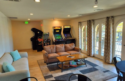 Laguna Beach Hotel | ADA in the heart of Laguna Beach stroll to everything 75