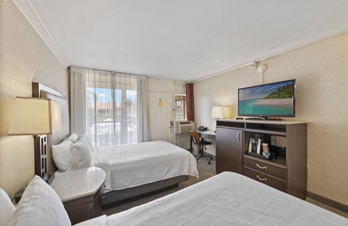 Laguna Beach Hotel | ADA in the heart of Laguna Beach stroll to everything 75