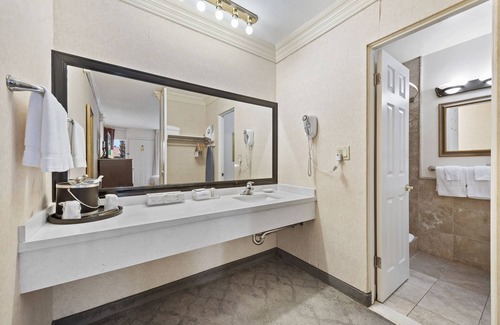 Laguna Beach Hotel | ADA in the heart of Laguna Beach stroll to everything 75
