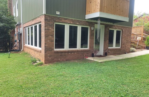 Northwest Raleigh Apartamento | ADA King near Crabtree, PNC Arena, State Fairgrounds, NCMA