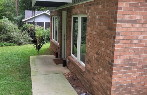 Northwest Raleigh Apartamento | ADA King near Crabtree, PNC Arena, State Fairgrounds, NCMA