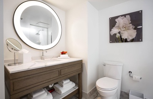 Foggy Bottom Hotel | ADA Queen-Malin Goetz Amen Frette Luxury Linen Duvet -Safe-Robe-Keurig Coffee
