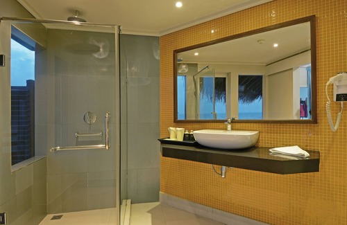 Rannalhi Hotel | Adaaran Club Rannalhi - 45 Minutes away from Male by Speedboat
