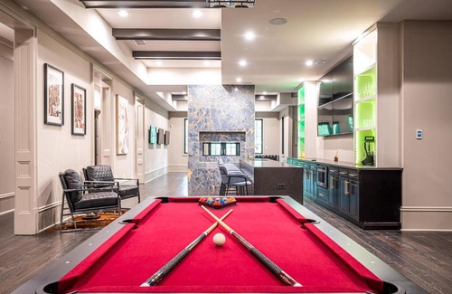 Southwestern Casa | Adams Mansion, 10K Sqft, 7BD/7BA, 15min to Airport