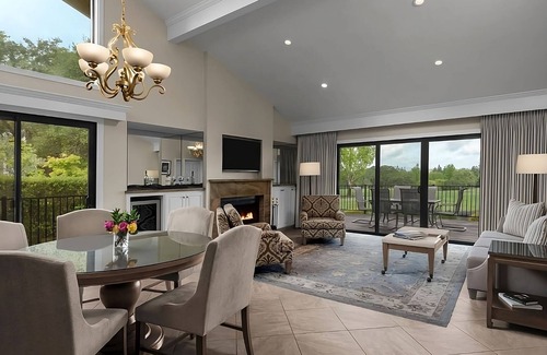 Napa Hotel | Add This To Your Vacation Stop! Pool & Golf Course, Near Garfield Park!