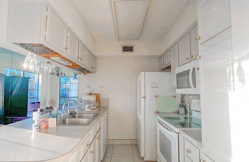 Addison Condominio | Addison 1bd/ba near Addison Cir