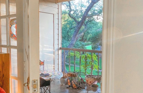 Addison Condominio | Addison 1bd/ba near Addison Cir
