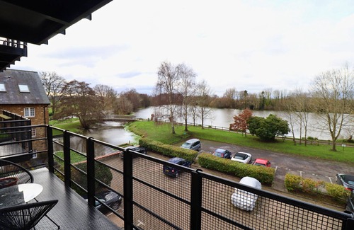 Runnymede Apartamento | Addlestone Contemporary Stunning Two Bedroom Apartment