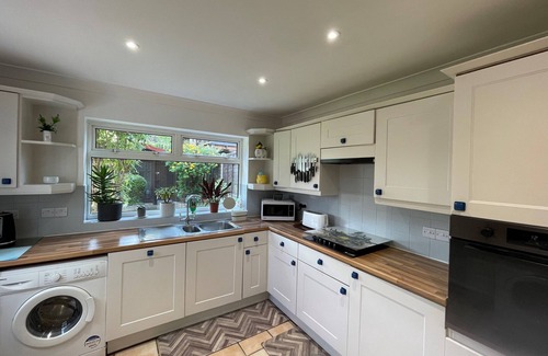Runnymede Chalet De Esquí | Addlestone, Cosy Three Bedroom House